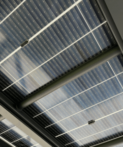 Des ombrières photovoltaïques garanties 25 ans Partenaires Panneaux photovoltaïques Contexte législatif des ombrières solaires