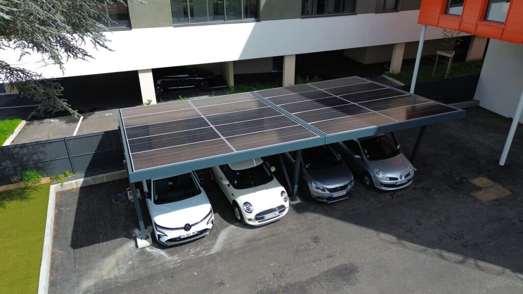 L’esprit Genelios fabricant français de carports photovoltaïques