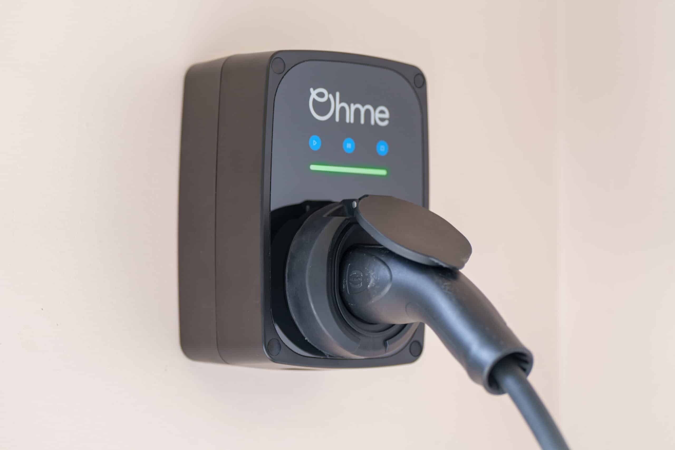 La borne de recharge Ohme ePod S arrive chez Genelios